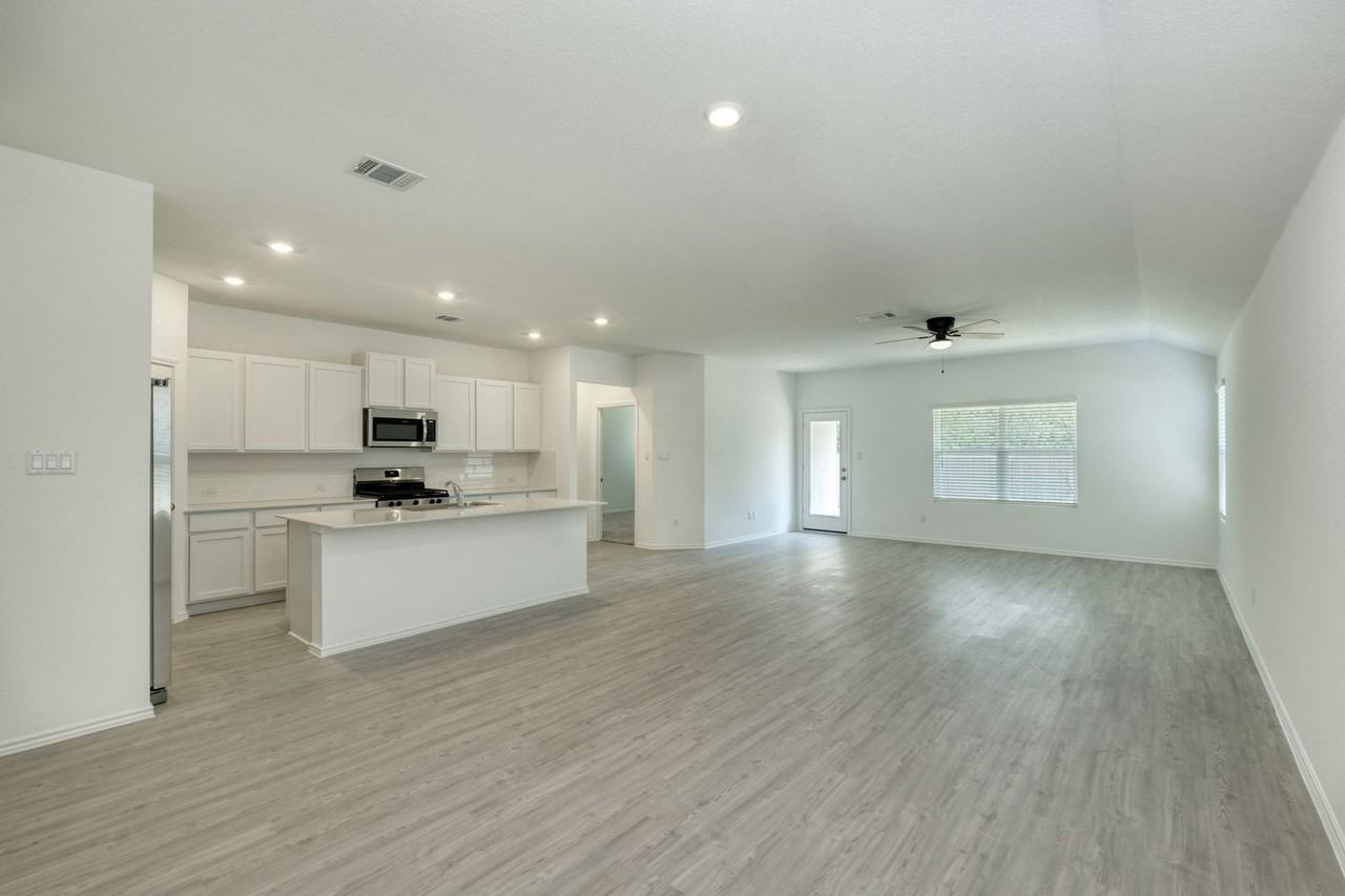 1300 Acorn Oak Dr - Photo 2 of 14