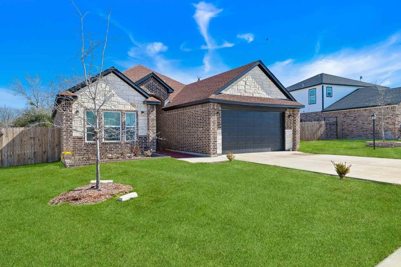 158 Egret Cir - Photo 2 of 17