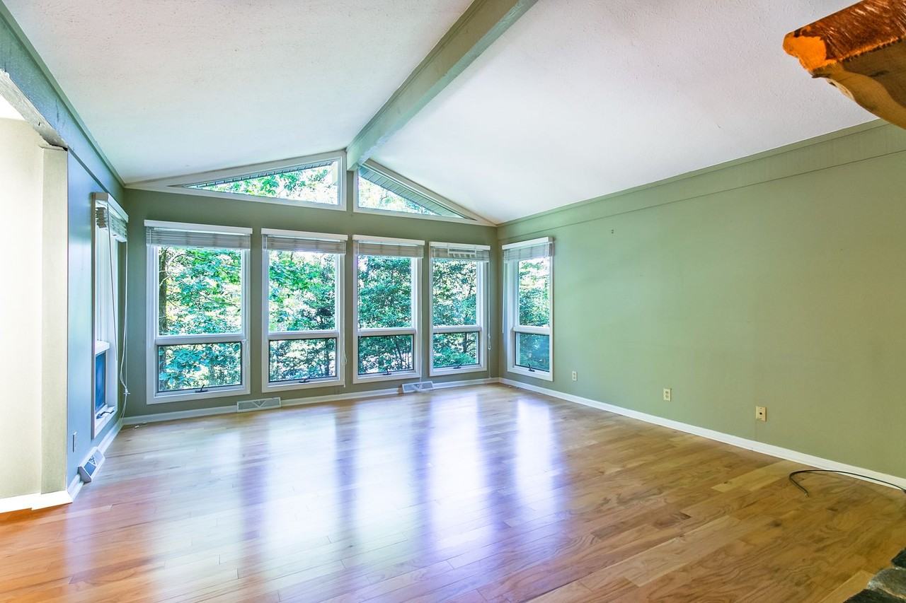 40 Lochencove Rdg - Photo 3 of 24