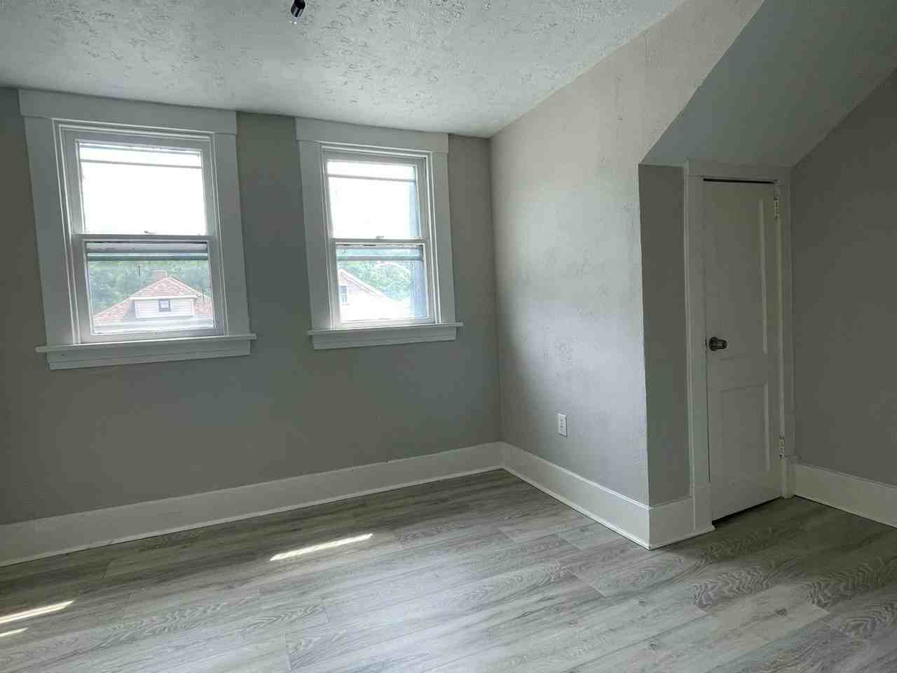 2115 6th Avenue - Photo 2 of 11