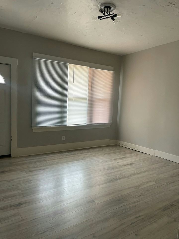 2115 6th Avenue - Photo 3 of 11