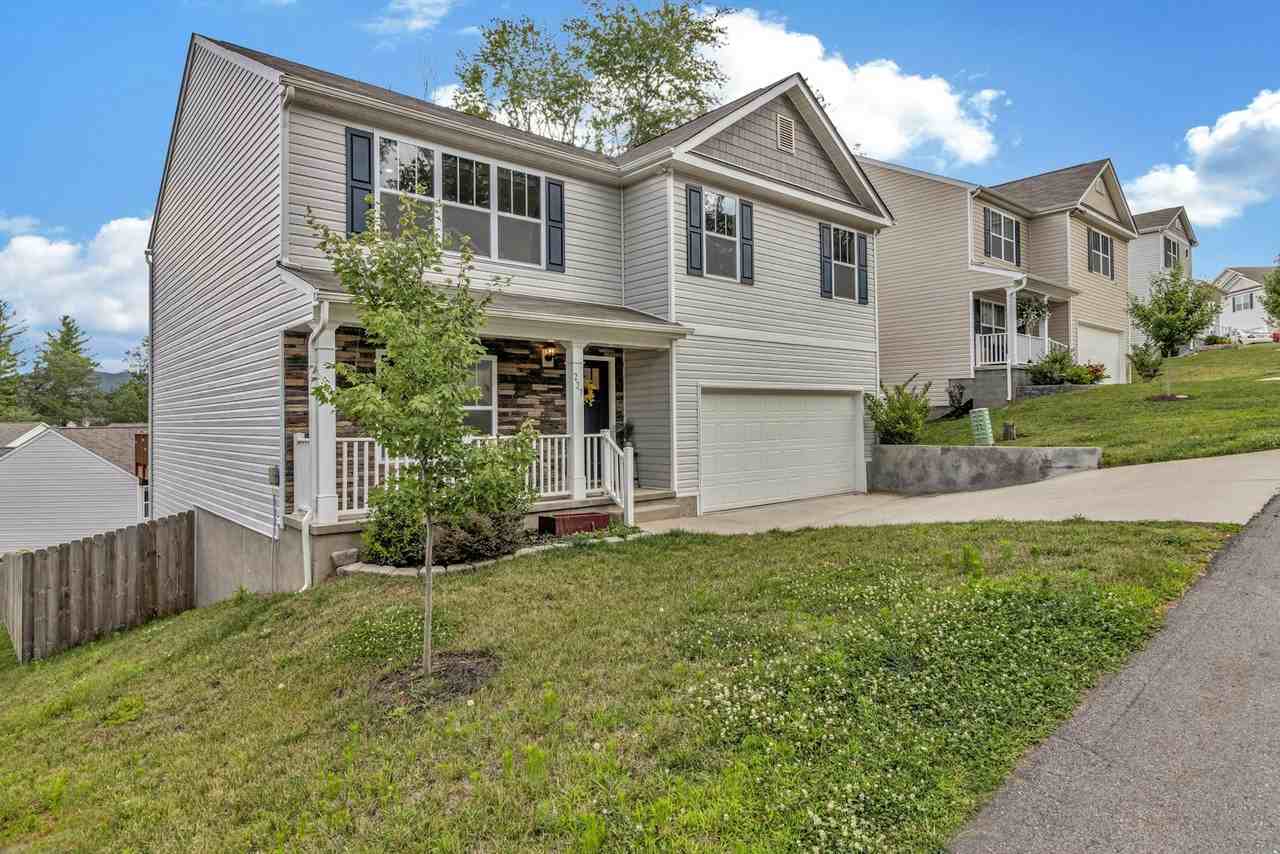 227 Roper Street - Photo 2 of 50