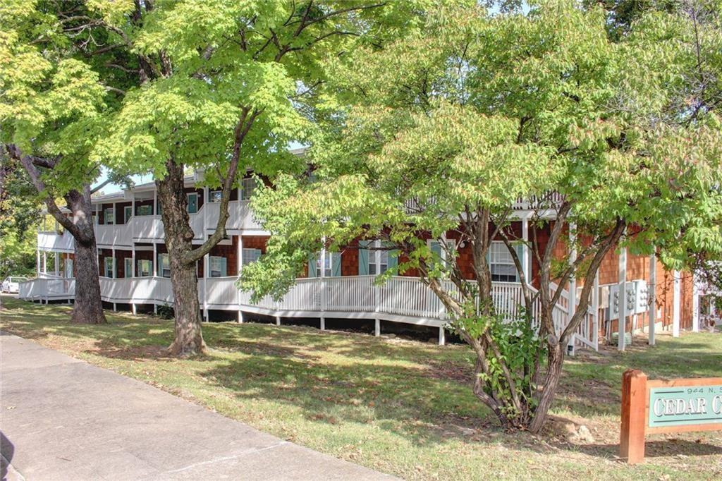 944 N Storer Ave - Photo 5 of 26