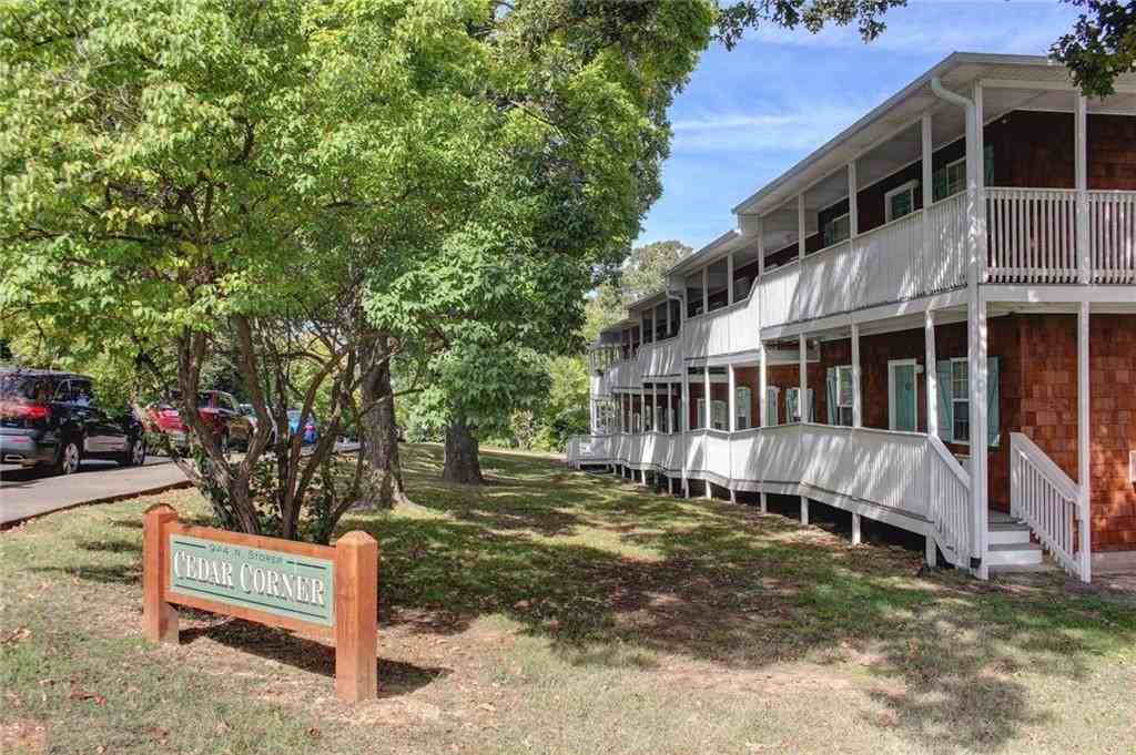 944 N Storer Ave - Photo 6 of 26