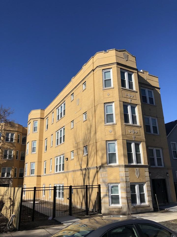 1534 South Komensky Avenue - Photo 2 of 21