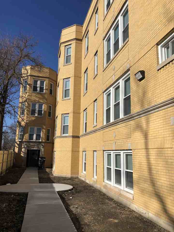 1534 South Komensky Avenue - Photo 3 of 21