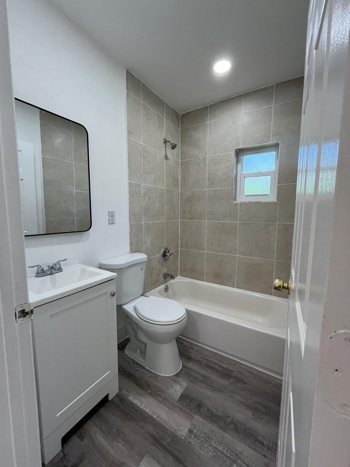 1725 Northeast 148th Street - Photo 7 of 21