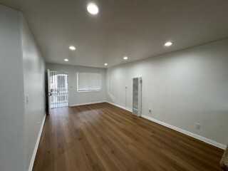 8649 S. Figueroa St. - Photo 3 of 15