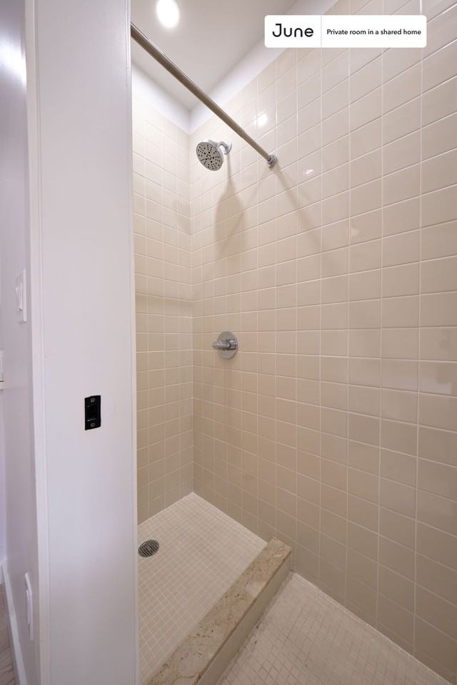 624 E 17th St #C - Photo 6 of 19