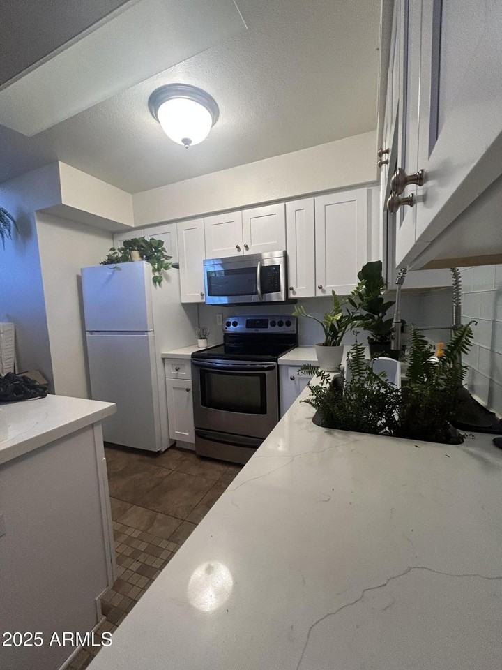 602 N May #65 - Photo 2 of 23