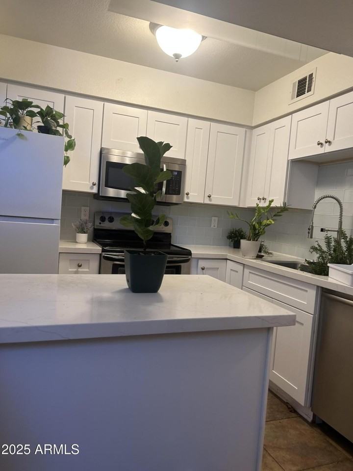 602 N May #65 - Photo 4 of 23