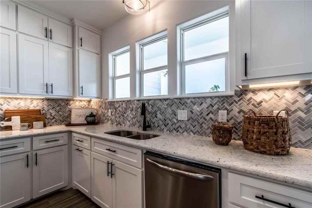 14514 W Chesapeake - Photo 3 of 36