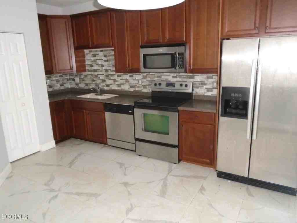 2447 Laurentina Ln - Photo 6 of 9