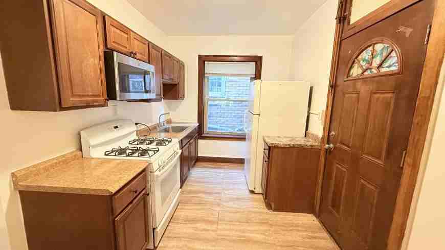 4453 W Dickens Ave - Photo 2 of 10