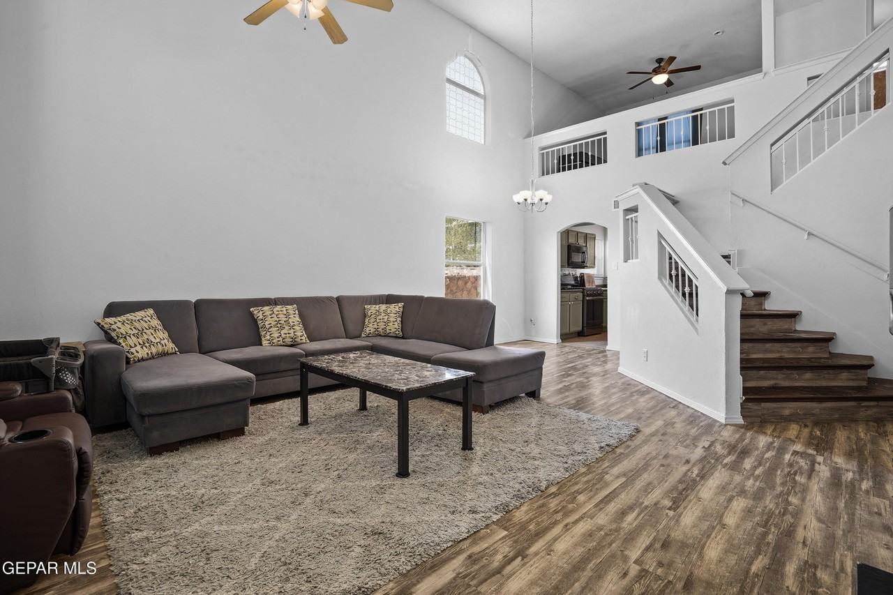 10799 Walden Pond St - Photo 6 of 33