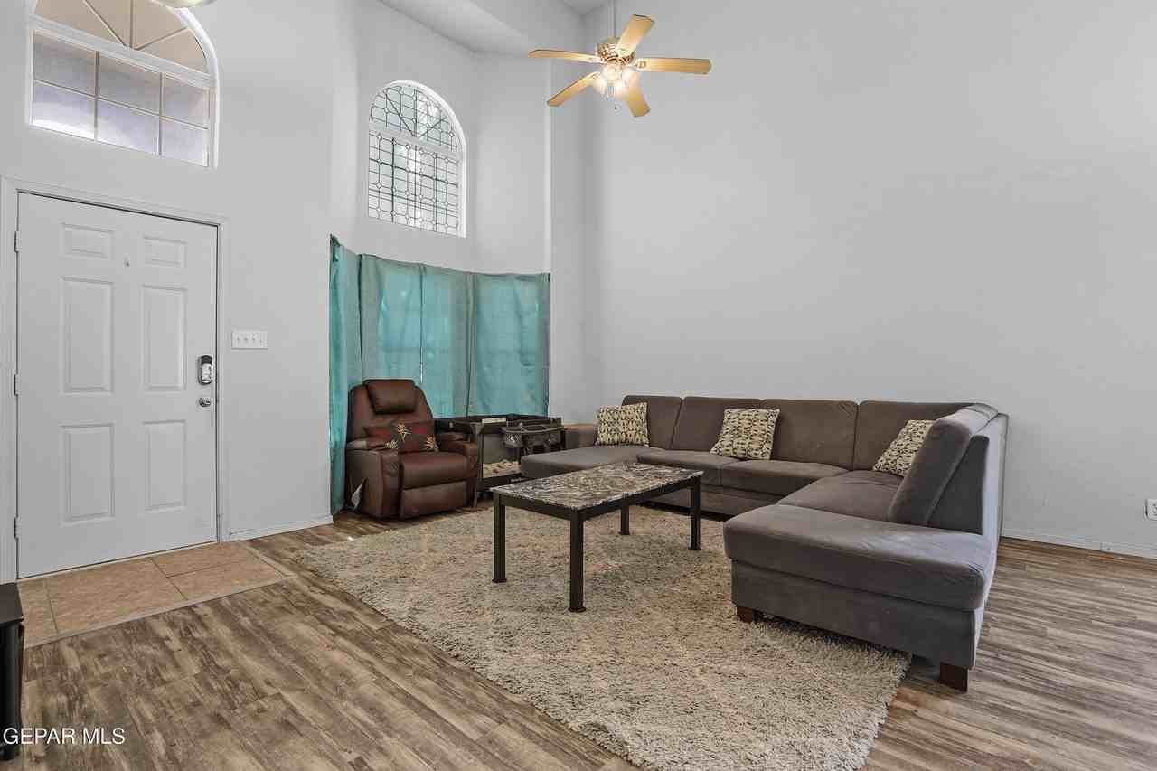 10799 Walden Pond St - Photo 7 of 33