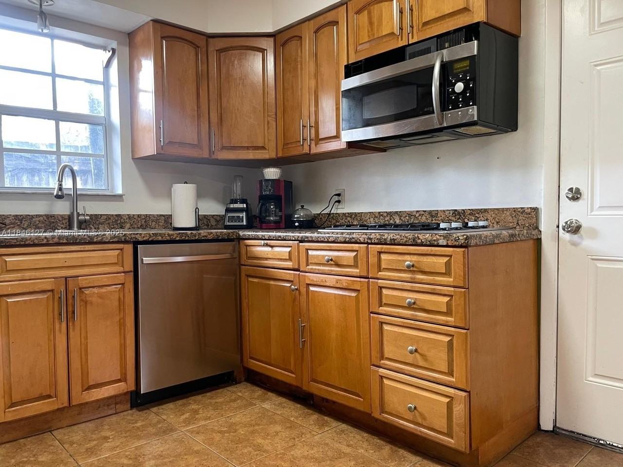 2835 Plunkett St #0 - Photo 2 of 36