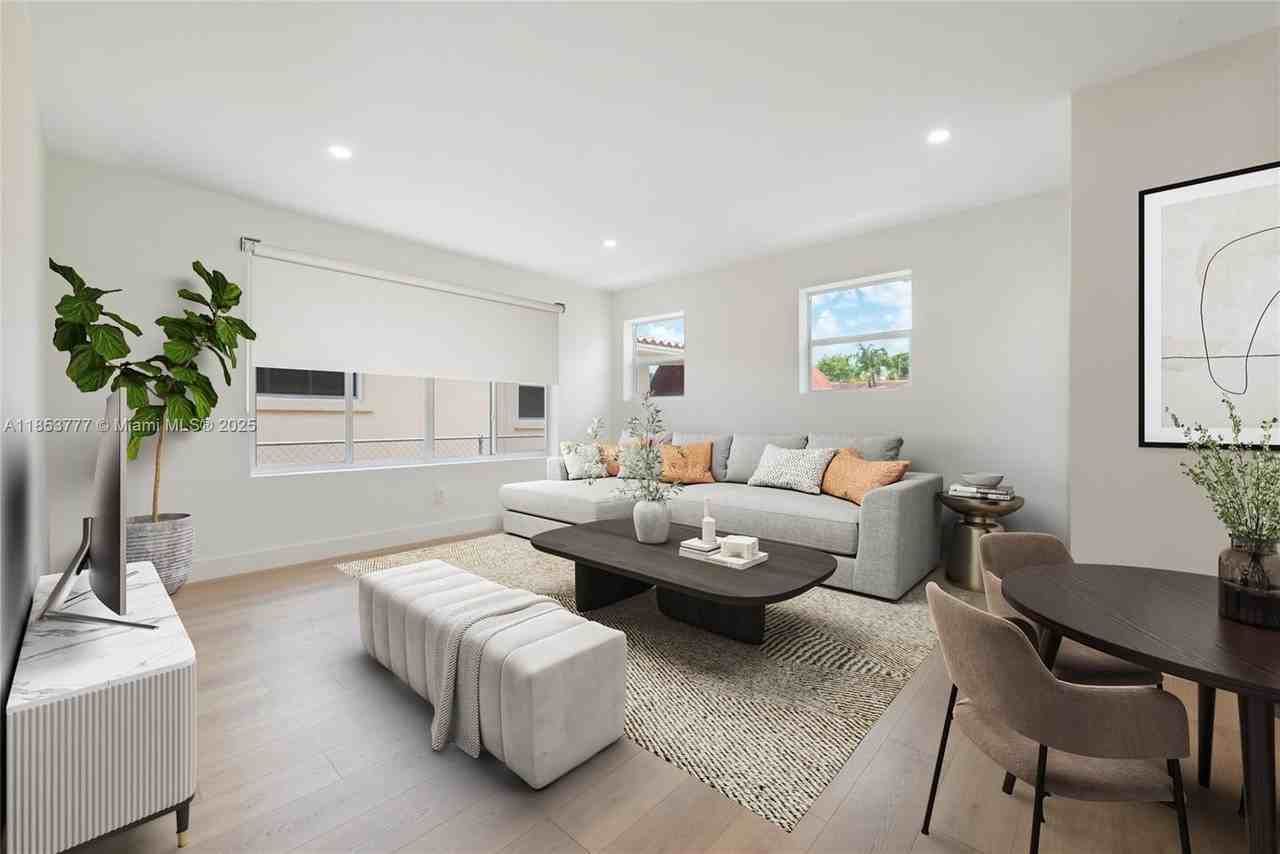 2811 Sw 65th Ave - Photo 2 of 22