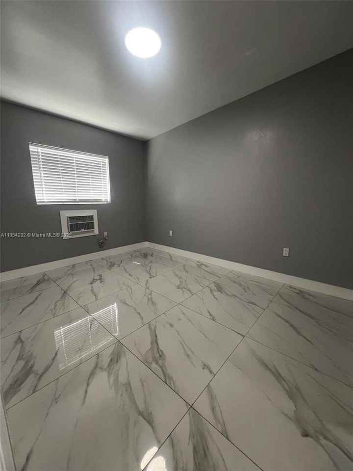 2081 Nw 30th St #3 - Photo 3 of 10