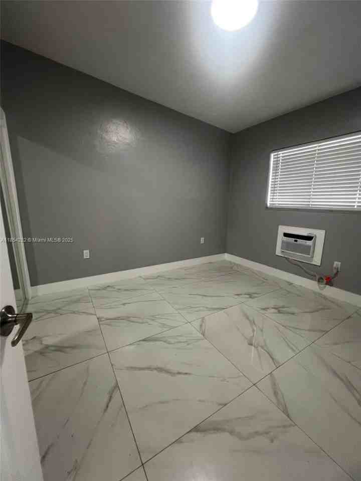 2081 Nw 30th St #3 - Photo 5 of 10