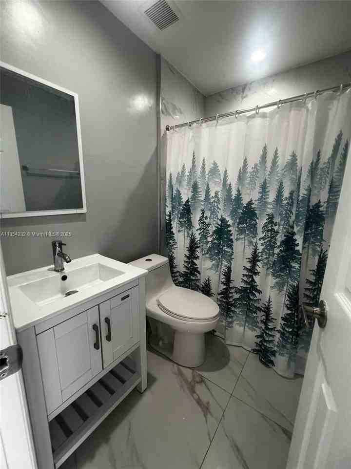 2081 Nw 30th St #3 - Photo 6 of 10