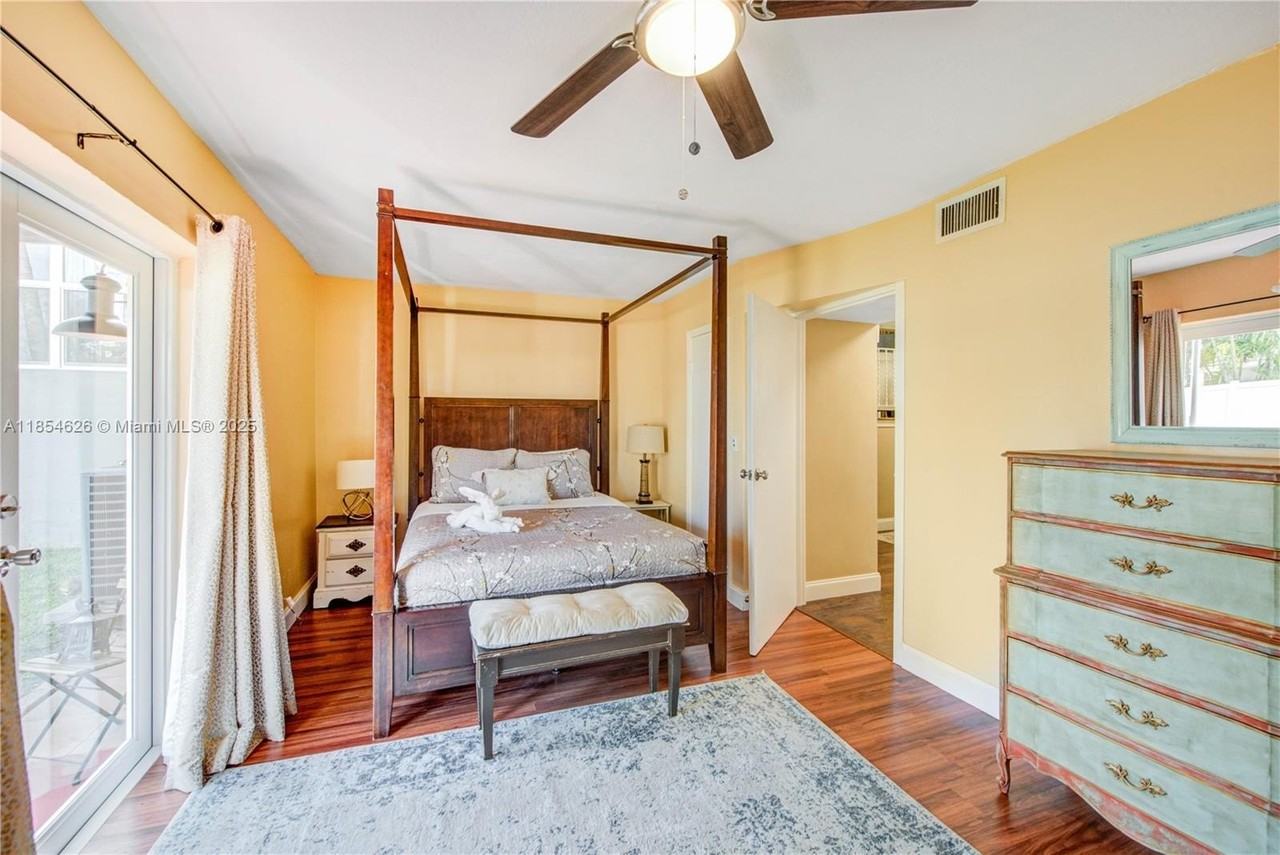 1100 Ne 4th St - Photo 5 of 32