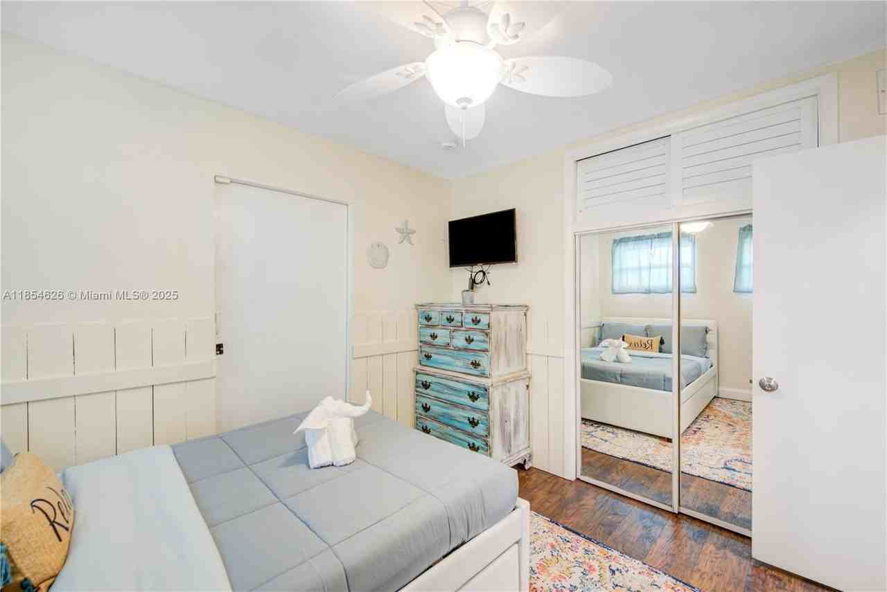 1100 Ne 4th St - Photo 7 of 32