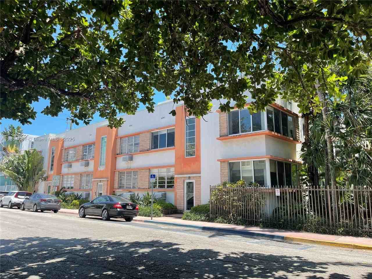 730 12th St #10 - Photo 2 of 12