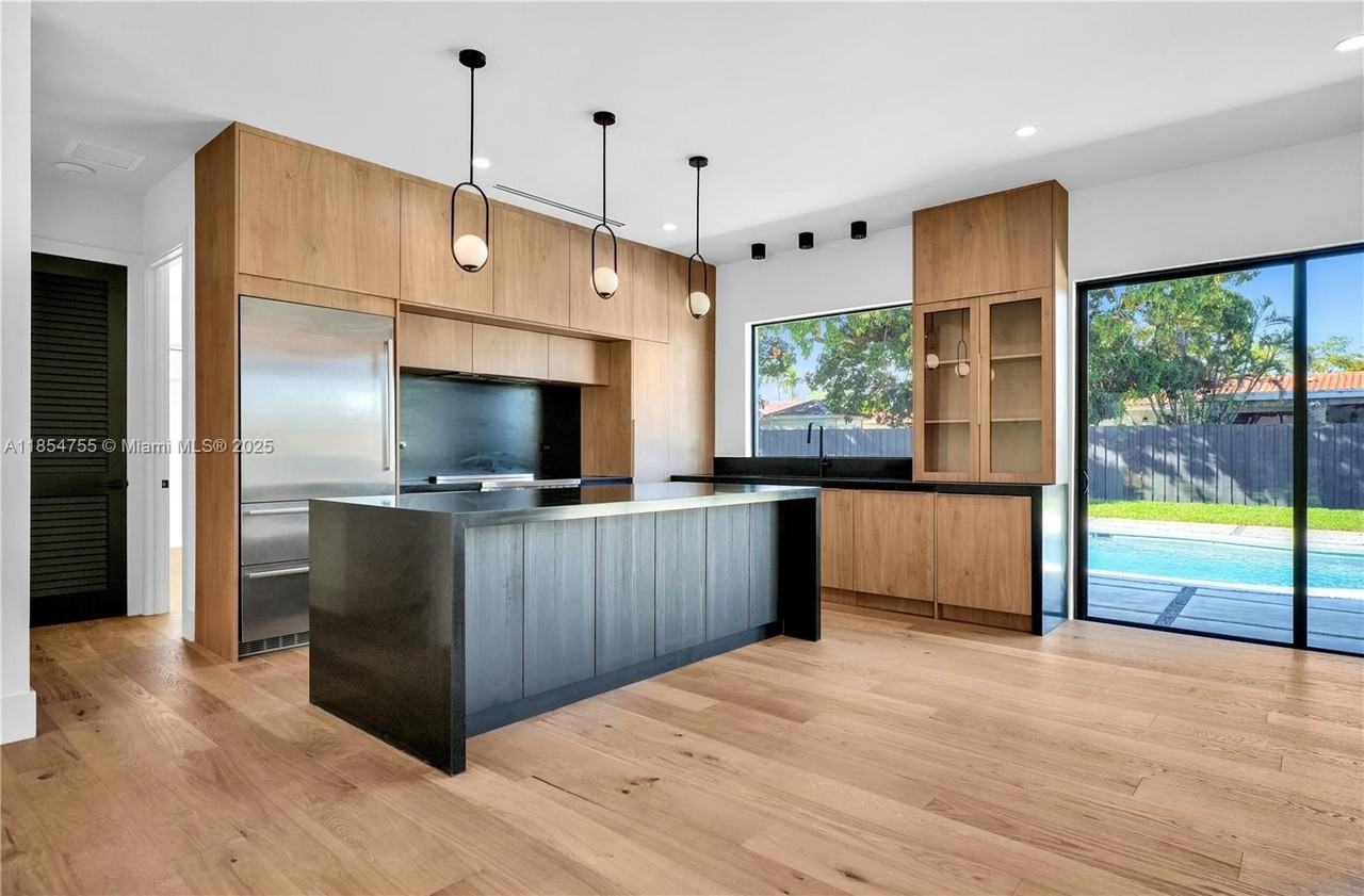 8765 Sw 175th St - Photo 4 of 38