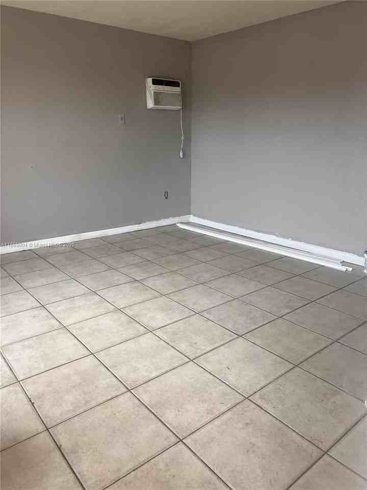 571 Ne 136th St #571 - Photo 2 of 5