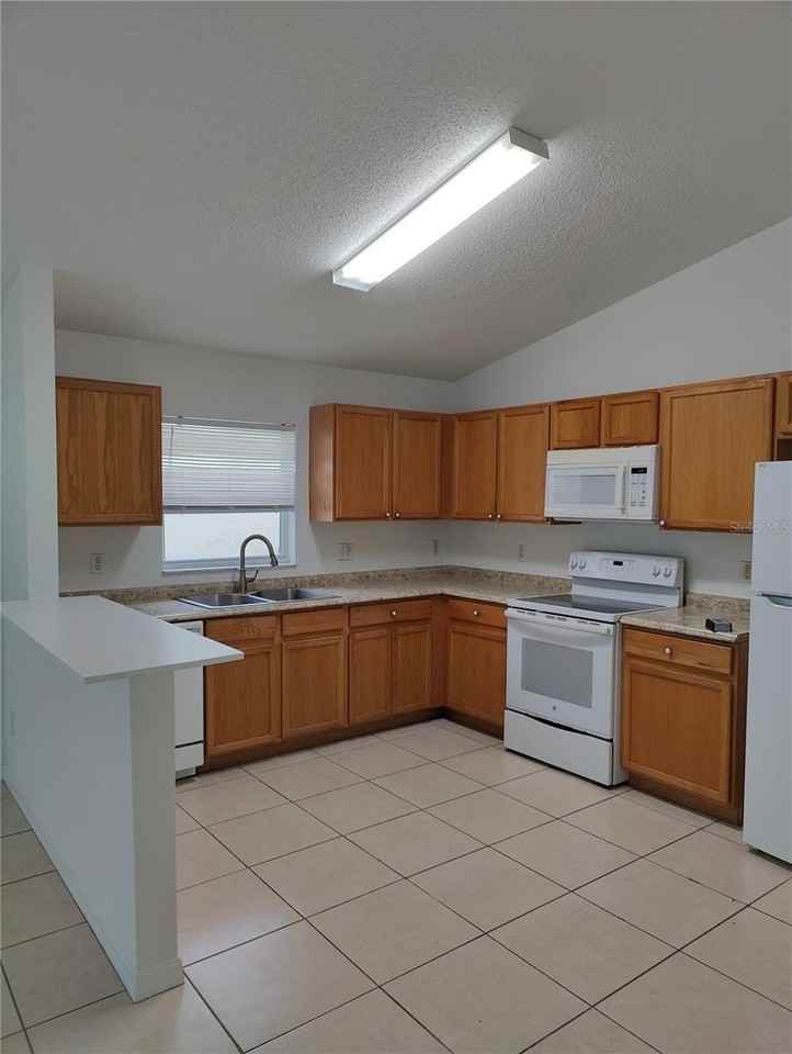 844 Bloomingdale Drive - Photo 2 of 11