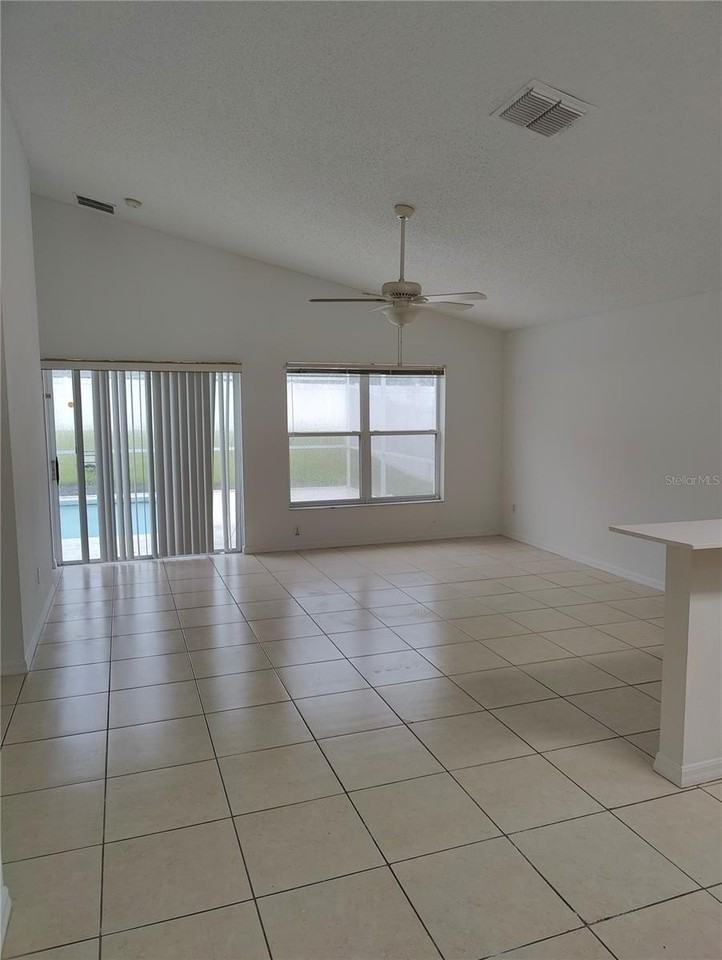 844 Bloomingdale Drive - Photo 3 of 11