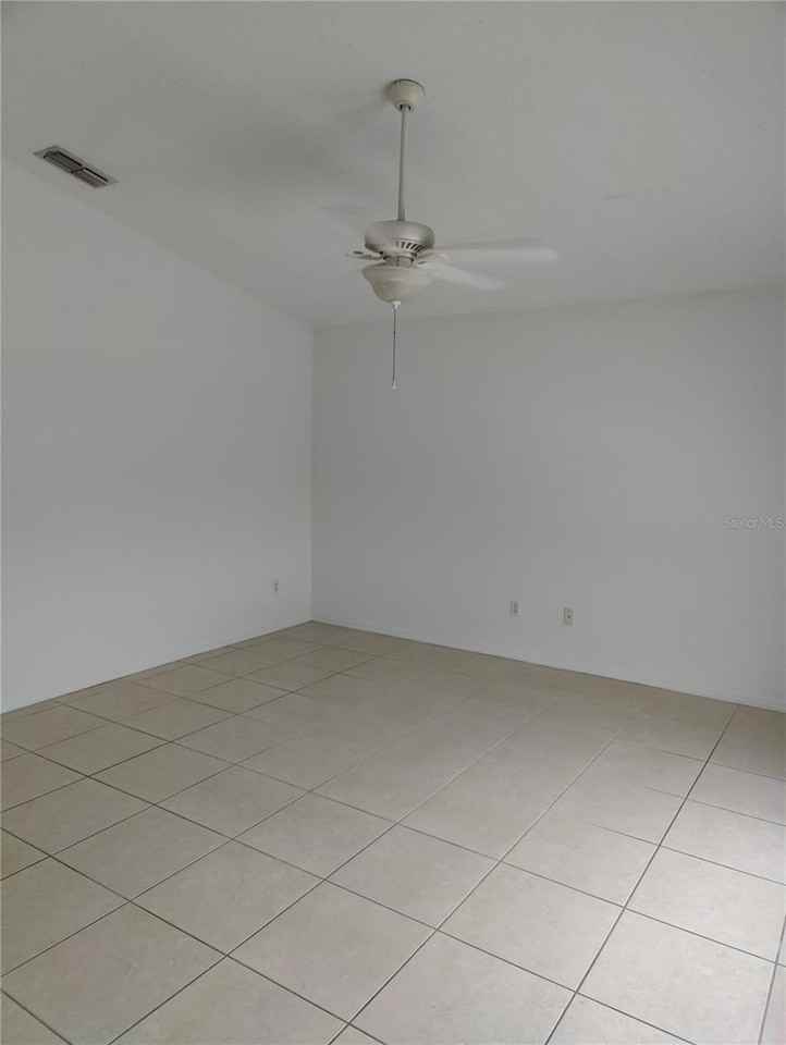 844 Bloomingdale Drive - Photo 4 of 11