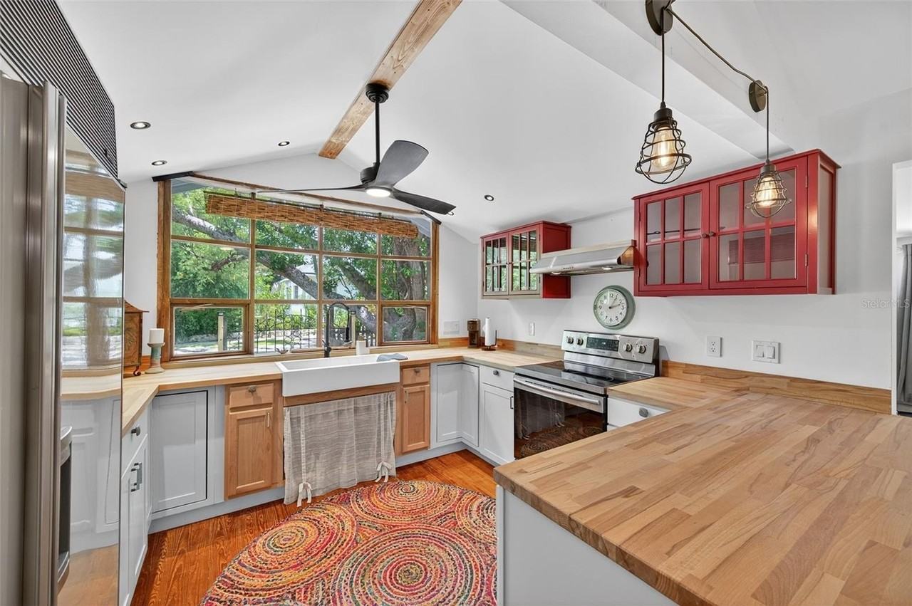 5416 Delette Ave S - Photo 4 of 40