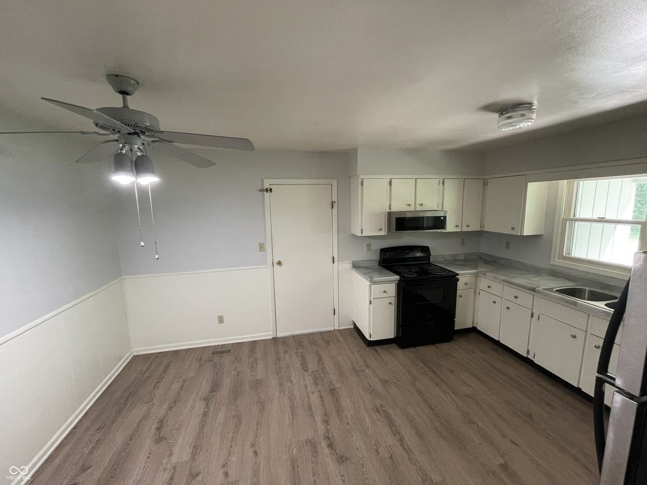 1224 Richfield Ln - Photo 2 of 24