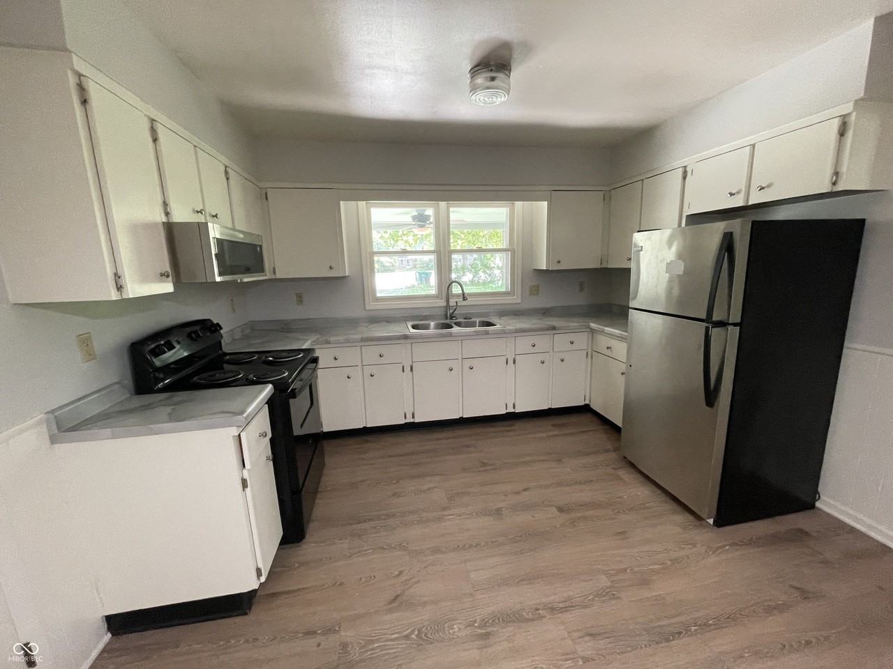 1224 Richfield Ln - Photo 3 of 24