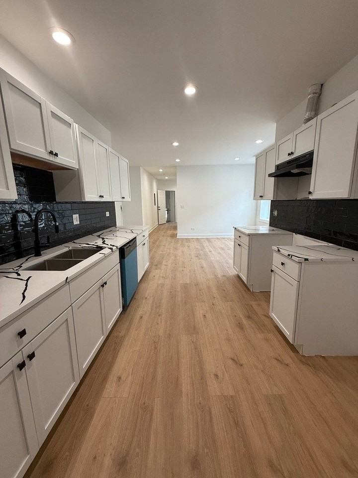 7841 S Essex Ave #2N - Photo 2 of 11