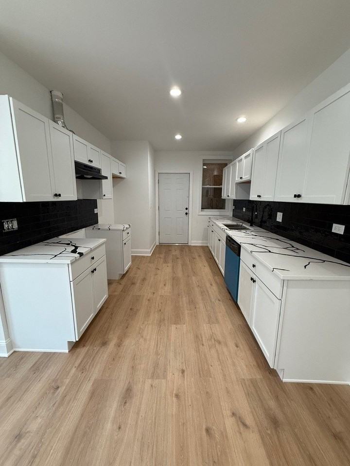 7841 S Essex Ave #2N - Photo 3 of 11