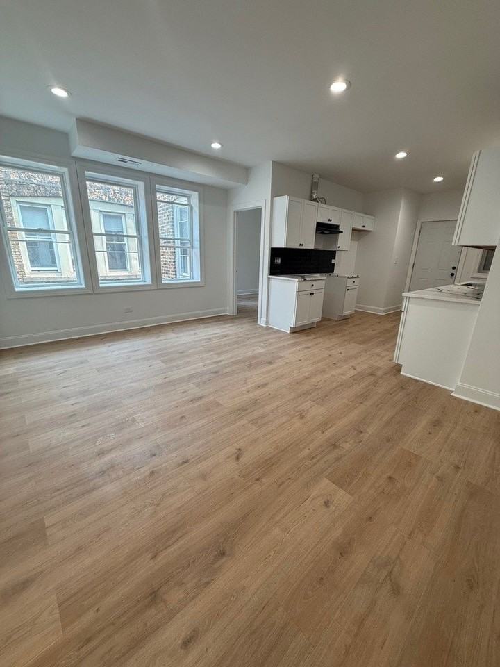 7841 S Essex Ave #2N - Photo 4 of 11