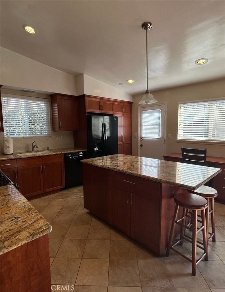 5835 Babbitt Ave - Photo 2 of 23