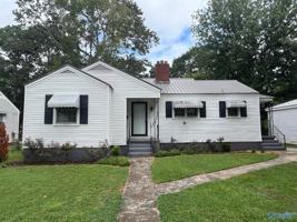 featured image of 2002 Enolam Blvd Se