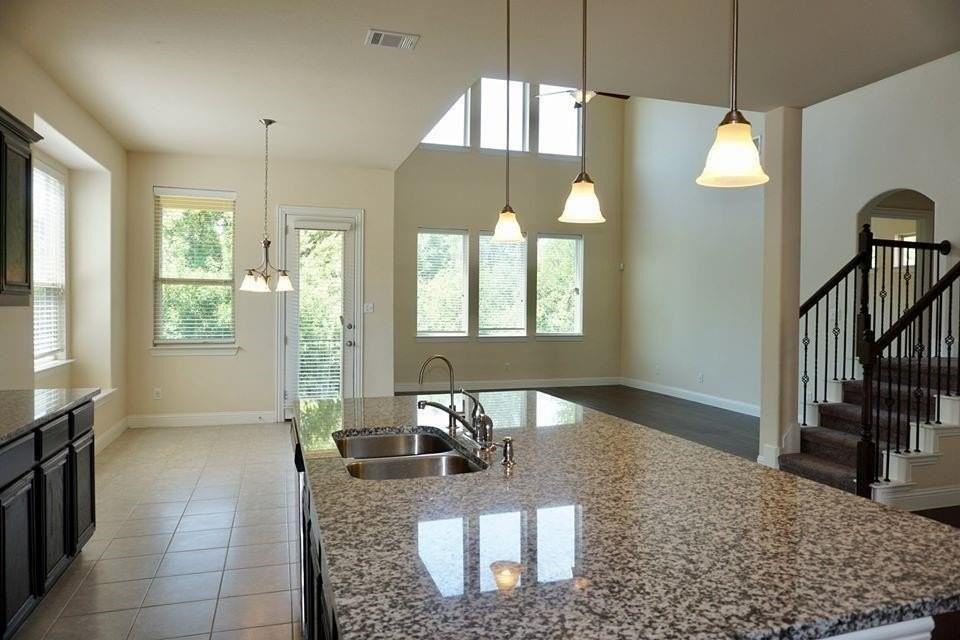 10695 Villanova Dr - Photo 3 of 17