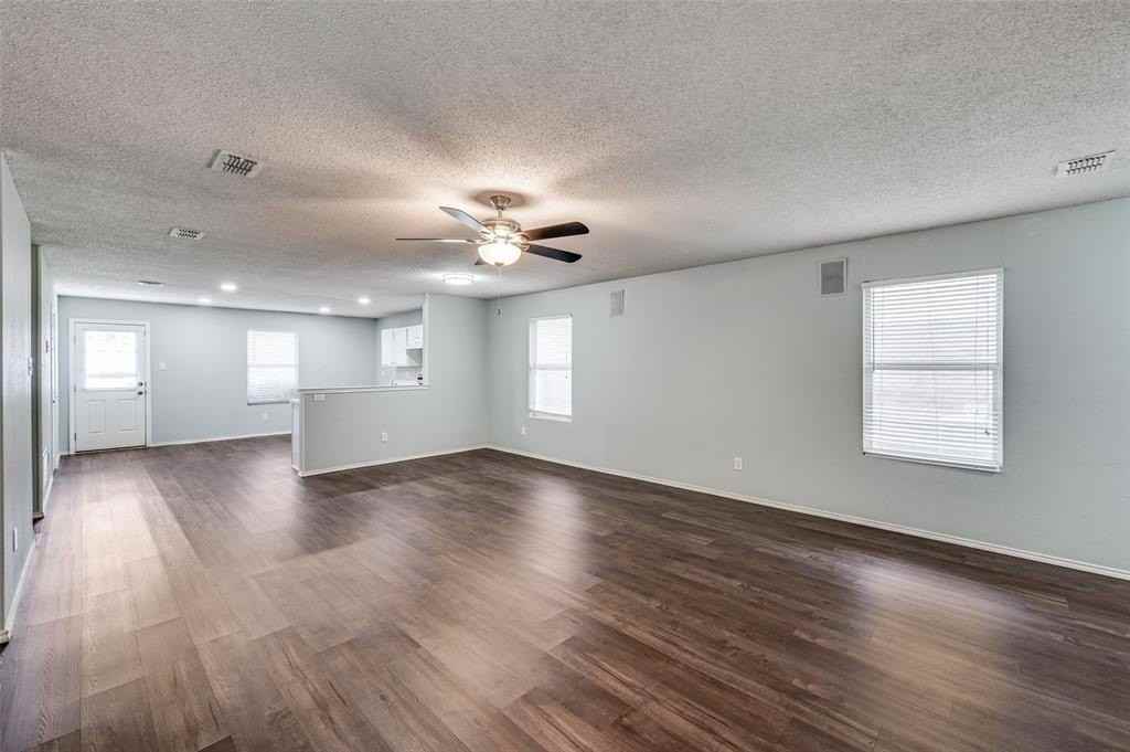 8405 Seven Oaks Ln - Photo 4 of 11