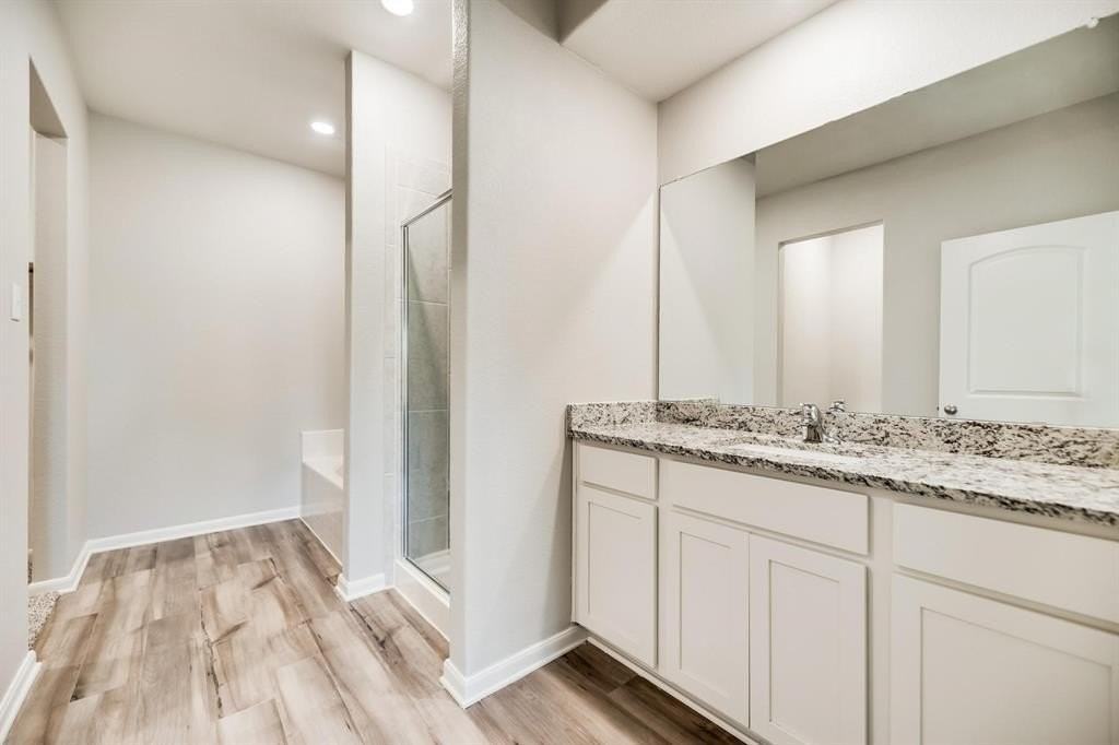 2100 Brentwood Dr - Photo 3 of 14