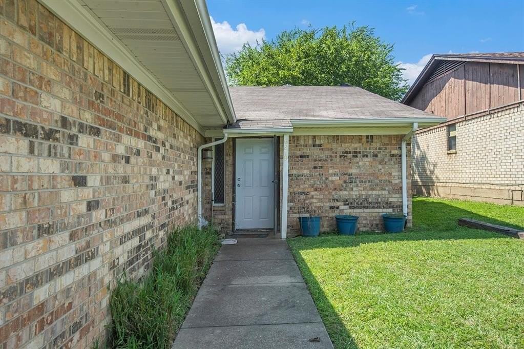 6819 W Cleburne Rd - Photo 3 of 24