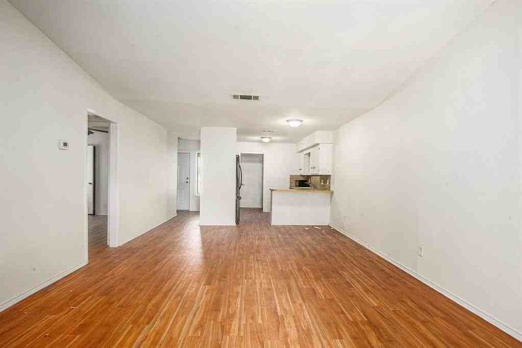 6819 W Cleburne Rd - Photo 7 of 24