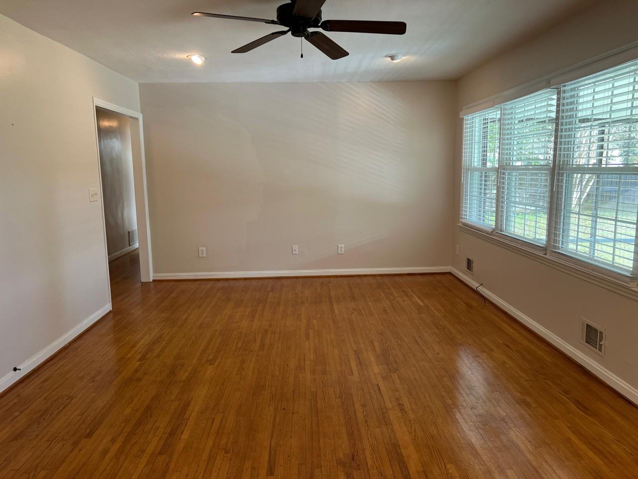 462 Gilbert St Se - Photo 5 of 22