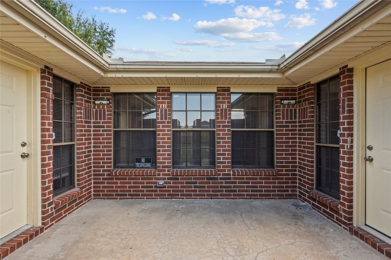 1421 16th Ave N - Photo 3 of 31