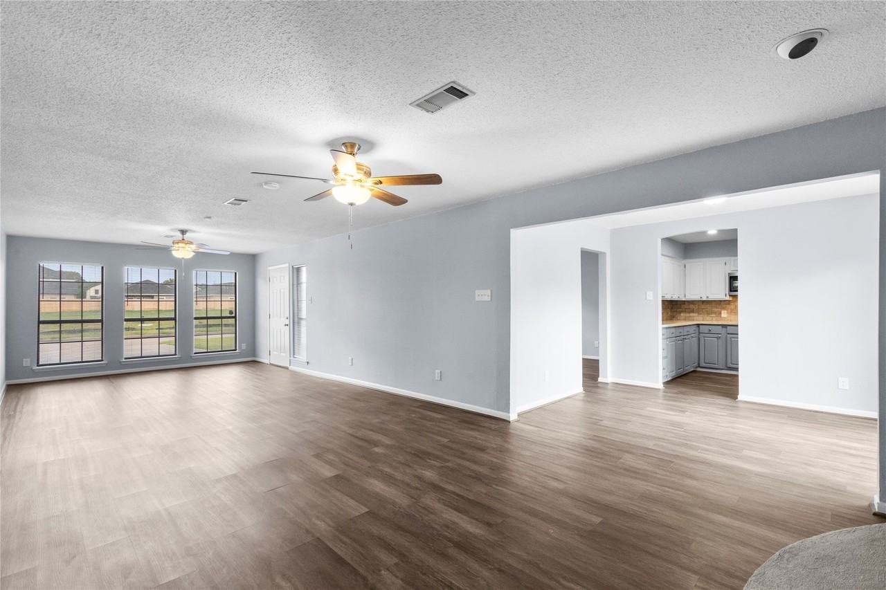 1421 16th Ave N - Photo 6 of 31