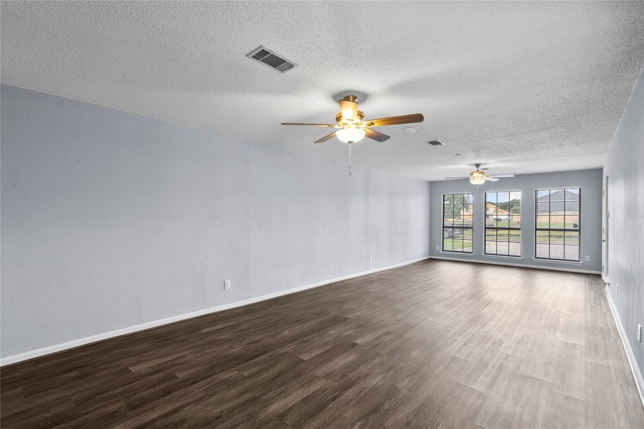 1421 16th Ave N - Photo 7 of 31